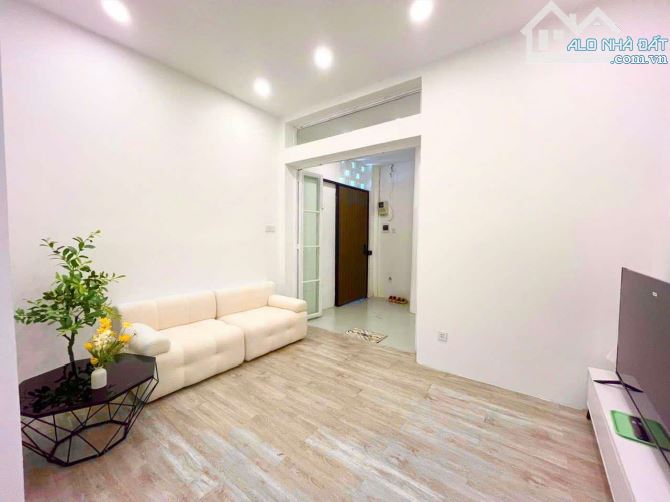 Quận 7_Nhà đẹp ở ngay, sổ riêng hoàn công đủ chỉ 3.6T - 2