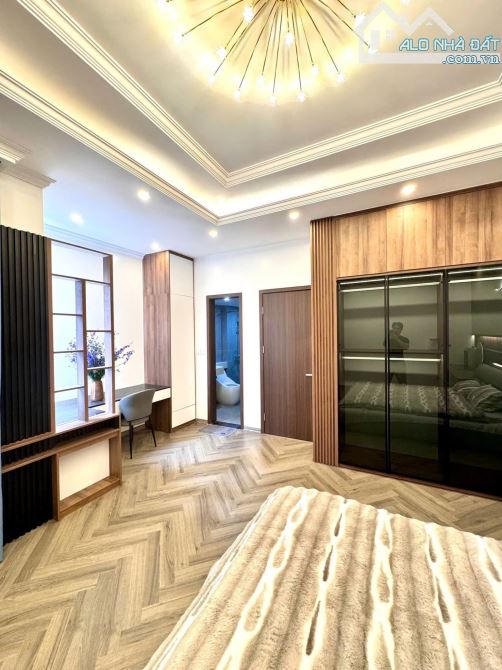 BÁN NHÀ MP HOANG VĂN THÁI-THANH XUÂN. DT81M, 7T THANG MÁY, MT3.6M. GIÁ 39.5 TY - 2