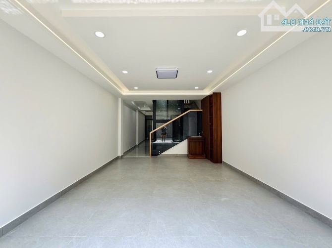 Nhà mới dọn ở liền ngay hẻm 272 Nguyễn Tiểu La, Q10 - Giá 4 tỷ 880 / 60m2(4mx15m) - 2