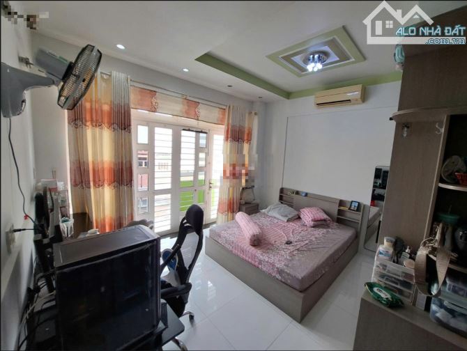BÁN TÒA NHÀ 8 TẦNG - TRƯỜNG CHINH, P11, TÂN BÌNH – GẦN GA METRO DT: 9x18 KC: 8 Tầng 50 PN - 2