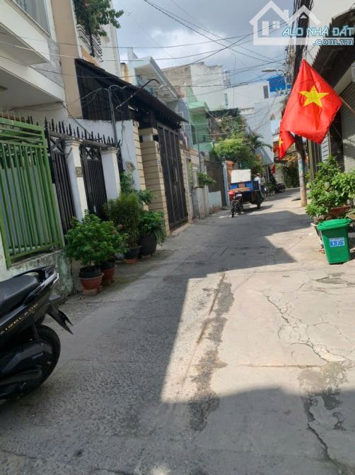 Bán nhà tại Đường Số 10, Tân Quy, trung tâm Q7, 70,5m2, nhỉnh 8 tỷ, nở hậu - 2