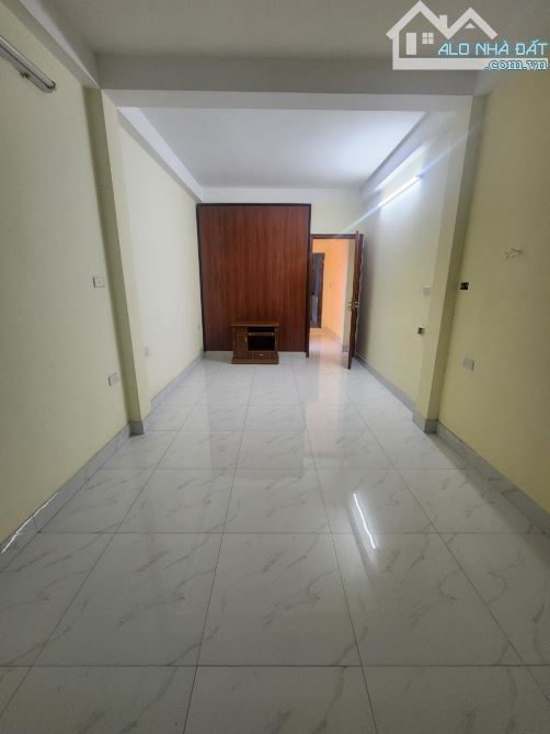 37m2 x 3 ngủ , Vài bước ra Ô Tô , Ngõ SH quay đầu - 2