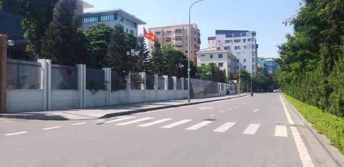 ĐẤT VÀNG PHÂN LÔ CẦN BÁN GẤP BÊN HỒ HOÀNG CẦU DT55m2- MẶT TIỀN RỘNG, Ô TÔ - 2