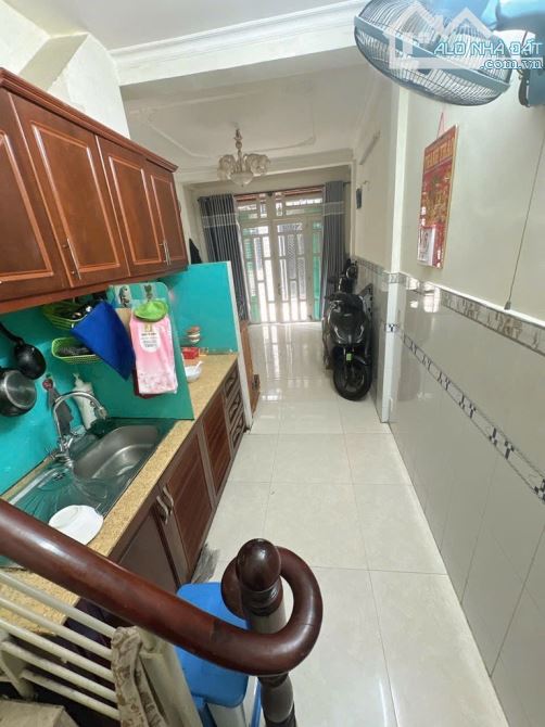 BÁN NHÀ MẶT TIỀN HẺM ĐƯỜNG ĐOÀN VĂN BƠ F14. Q4 - 4 TẦNG BTCT - 72m2 - 2