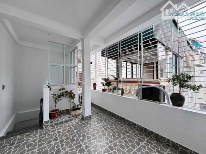 NGỌC HÀ 30M2 x Mặt tiền 5.5M - Ngõ thẳng tắp, cách mặt phố 50M, gần Lăng Bác. An ninh tốt. - 2