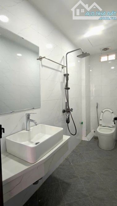 Bán nhà Kim Đồng , ô tô đỗ gần , thang máy nhập khẩu , full nội thất , dt 40m x 6T x 8,6 ỷ - 2