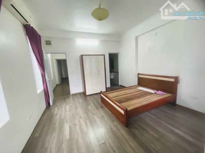 Bán nhà Việt Hưng 4 tầng 65m lô góc ngõ oto tránh giá 14 tỷ hơn - 2