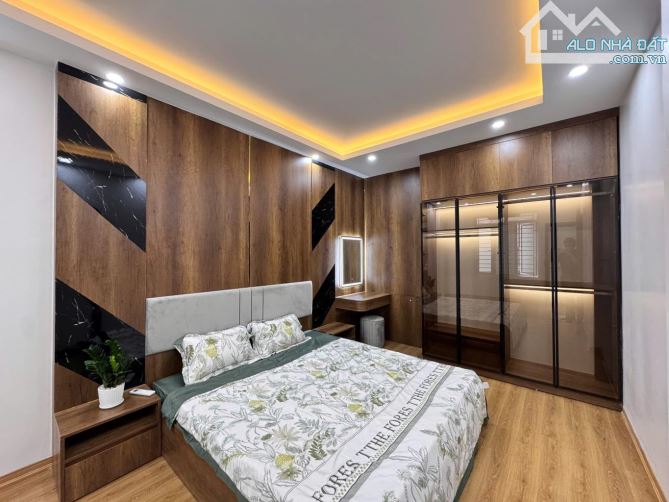 BÁN NHÀ PHÙNG CHÍ KIÊN PHÂN LÔ Ô TÔ VÀO NHÀ 45M 6 TẦNG - 2