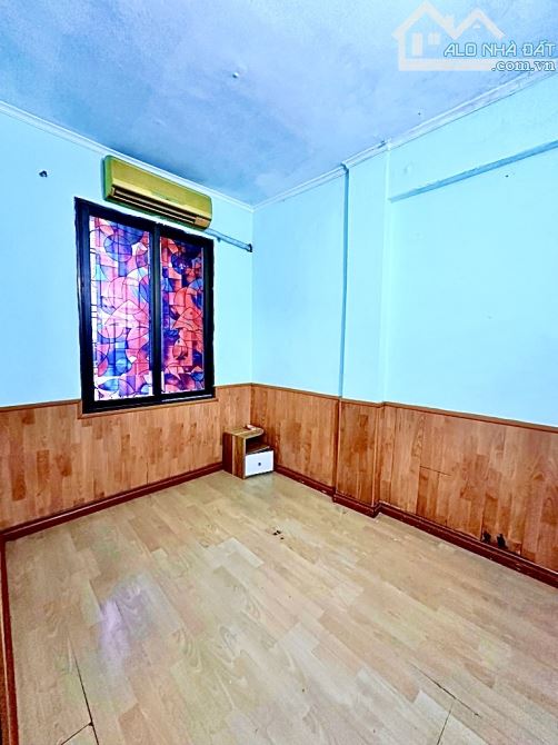 Bán nhà tập thể phố giải phóng thông thoáng ô tô đỗ cầu thang - 2
