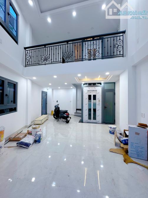 NHÀ HẺM XE HƠI 8m - CÓ THANG MÁY GIÁP PHÚ NHUẬN - 2