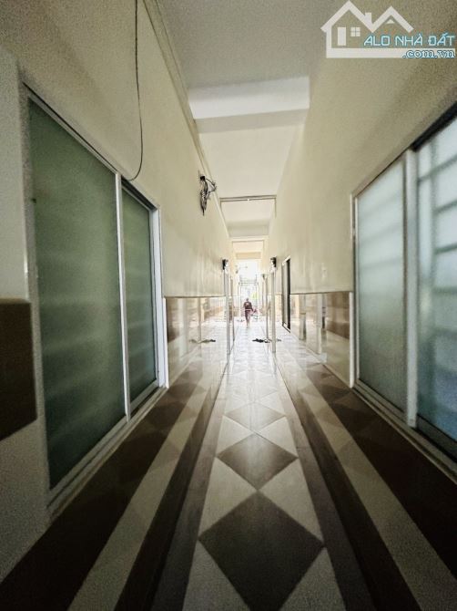 Bán căn hộ dịch vụ mặt tiền phường trường thọ - 320m2 - 4 tầng - giá 39 tỷ - 2