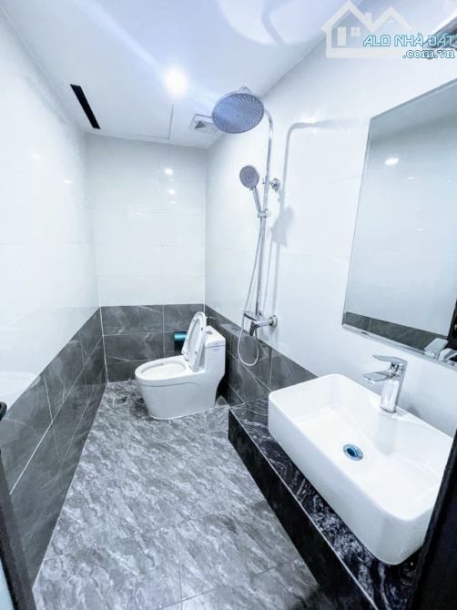 NHÀ ĐẸP NGỌC THỤY MỚI KING KONG DT30M- 5T-MT 4.6m- Giá chào 5.95 tỷ - 2