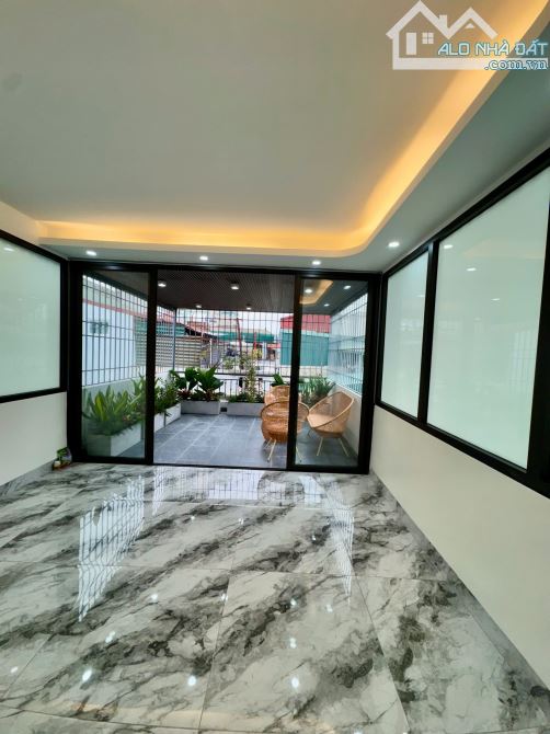 Bán nhà Ngọc Lâm, Mới kính Kong, DT 60m2 x 6 tầng x thang máy x 3 thoáng, nội thất cơ bản, - 2