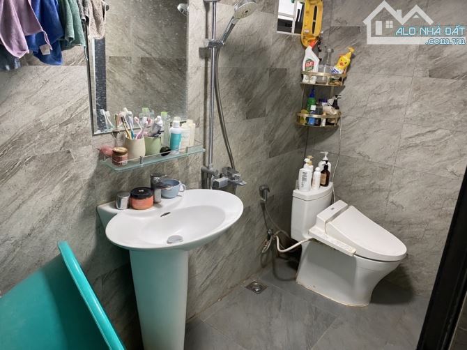 BÁN NHÀ -PHỐ HỒ ĐẮC DI- ĐỐNG ĐA-GẦN HỒ-52M2- Ô TÔ VÀO CỬA-GIÁ CHỈ 15 TỶ - 2