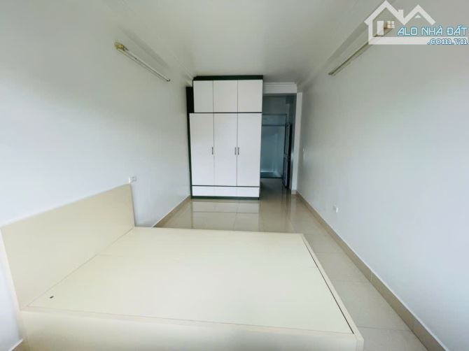 "FULL NỘI THẤT" KIM QUAN VIỆT HƯNG - Ô TÔ ĐỖ CỬA - NGÕ THÔNG - Ở NGAY KHÔNG CẦN SẮM! - 2