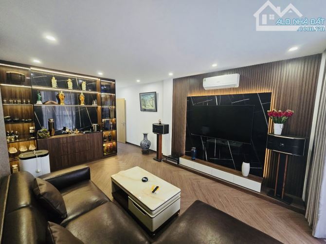 MỚI ĐẸP! Phố LÁNG HẠ 7 tầng thang máy - 47m2 - Ngõ to, gần phố - 2