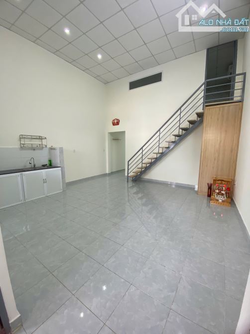 Nhà cấp 4 gác lửng hẻm 230 Ngô Quyền gần chợ Tân An - 2