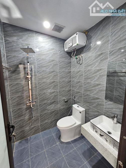 NHÀ MỚI KÍNH KOONG - PHỐ LÊ THANH NGHỊ - 35M x 5 TẦNG - GIÁ 8,1 TỶ - 2