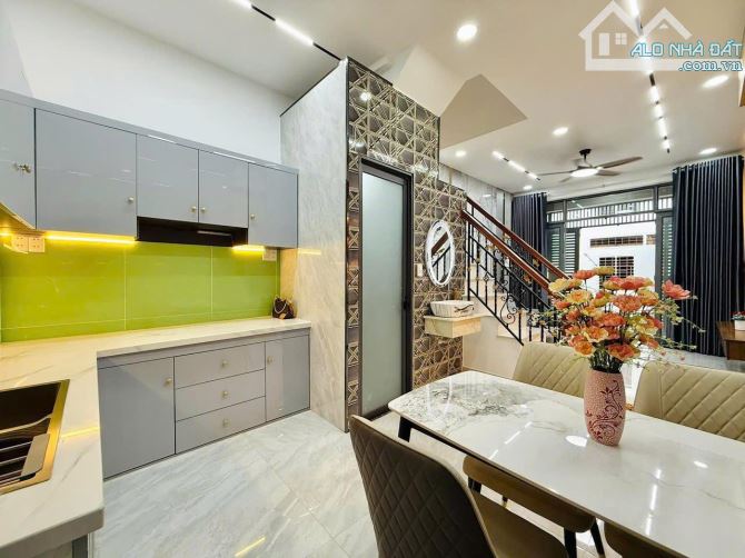 **Bán nhà HXH Phạm Văn Hai** phường 3, Tân Bình (4,5*28) 5 lầu - 21,818 tỷ - 2