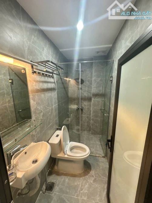 Nhà 5 tầng Đường Láng 40m2, ô tô gần hộ khẩu, trước sau thoáng sáng, kinh doanh 10.2 tỷ - 2