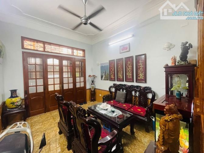 Bán nhà Xuân La - Phân lô quân đội - Ô tô đỗ cửa - 2 thoáng trước sau - 2