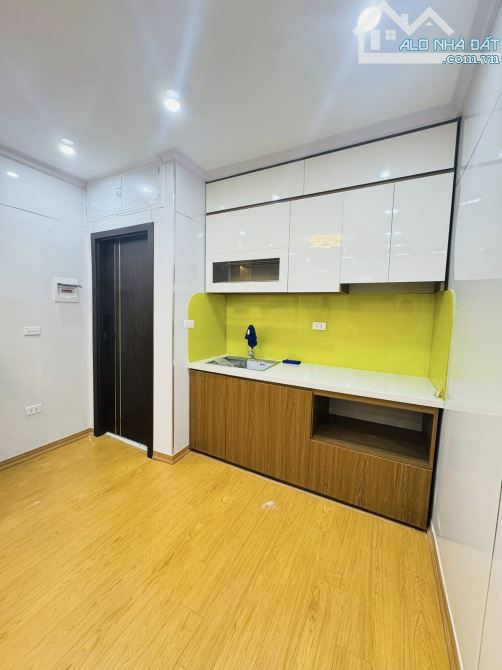 BÁN NHÀ TẬP THỂ MẶT PHỐ THÁI THỊNH 62m 3tỷ - SÂN CHƠI CHÂN CẦU THANG NỘI THẤT CAO CẤP - 2