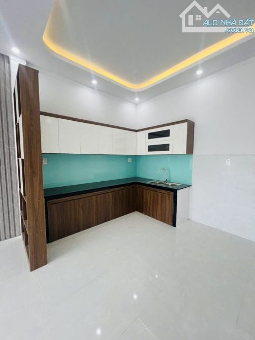 Chính chủ bán gấp nhà 1 trệt 1 lầu sân xe hơi mặt tiền kinh doanh gần chợ Bến Cá - 2