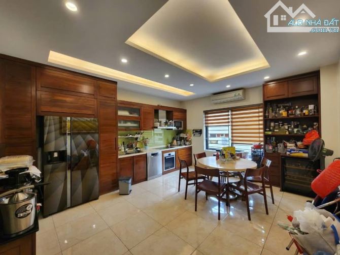 Bán nhà mặt phố, ô chờ thang máy Đặng Thùy Trâm, Cầu Giấy 71m 6 tầng MT 5m 29 tỷ - 2