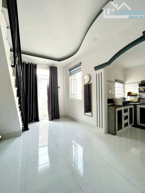 Bán Gấp rẻ lắm rồi Nhà 2 tầng kiên cố cách biển hòn chồng Nha Trang chỉ 500m thoáng mát. - 2