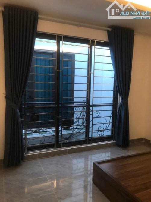 NHÀ NGUYỄN KHUYẾN - VĂN QUÁN - DT 35m2 - MT 4M - XÂY MỚI 5 TẦNG FULL ĐỒ - 10M RA KĐT VĂN Q - 2