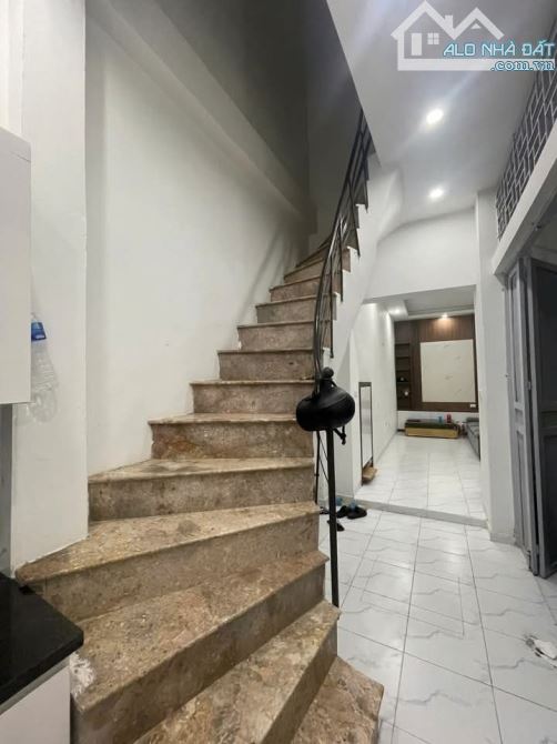 Cho thuê nhà ngõ 295 Bạch Mai Hai Bà Trưng 30/50m x 3 tầng, giá 12tr/tháng - 2