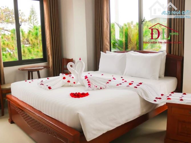 Bán khách sạn mặt tiền phố Bà Triệu Đà Lạt đi bộ ra Hồ Xuân Hương 3 phút, 47 phòng KD - 2