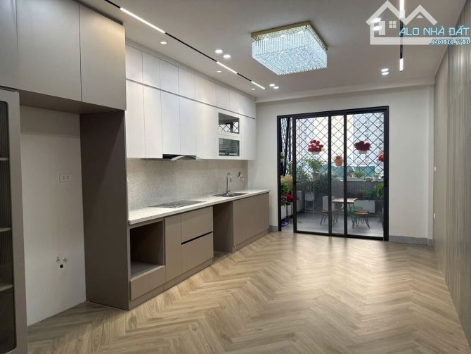 Bán nhà mới Ngọc Trì, Thạch Bàn. DT 50M2, MT 4.7M, 6 Tầng, Gara, thang máy, Full nội thất, - 2