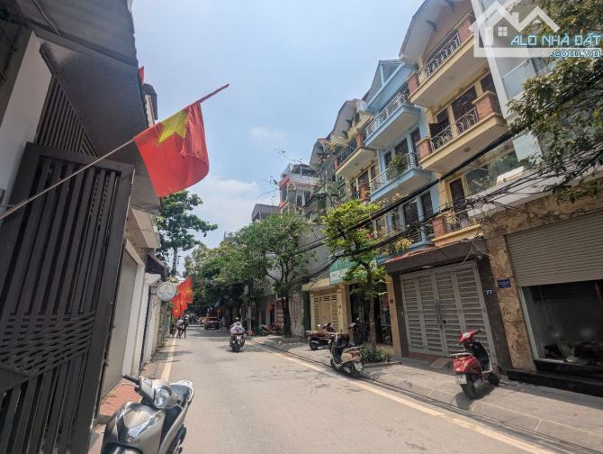 BÁN NHÀ PHÂN LÔ NGUYỄN XIỂN, GẦN TÒA ÁN, VKS, VỈA HÈ RỘNG, Ô TÔ TRÁNH, 63M2, 17.X TỶ - 2