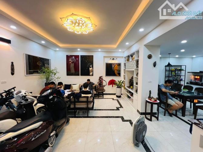 SIÊU PHẨM KIM MÃ - NHÀ ĐẸP DÂN XÂY - MẶT TIỀN HIẾM 9,2M - FULL NỘI THẤT - 30M RA PHỐ - 2