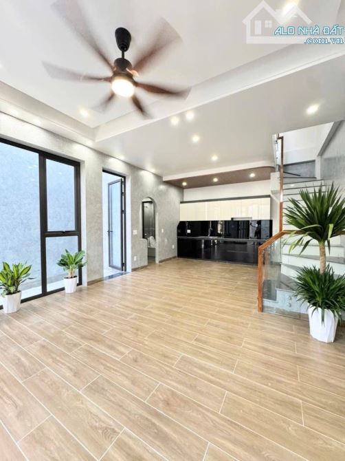 Bán nhà trong ngõ đường kênh giá hợp lý - 2