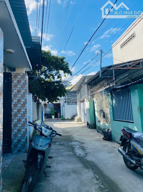 BÁN NHÀ CẤP 4 HẺM OTO ĐƯỜNG ĐÀO VĂN TIẾN-VĨNH HẢI.DT 92,5M NGAG 5,4M ĐƯỜNG 3M QH 10M CÓ 2P - 2