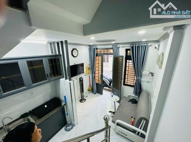 NHÀ HẺM 5M- P2 BÌNH THẠNH - 17M2 - 1TRỆT/2LẦU -BA GÁC - GẦN VŨ TÙNG, CHỢ BÀ CHIỂU - 2