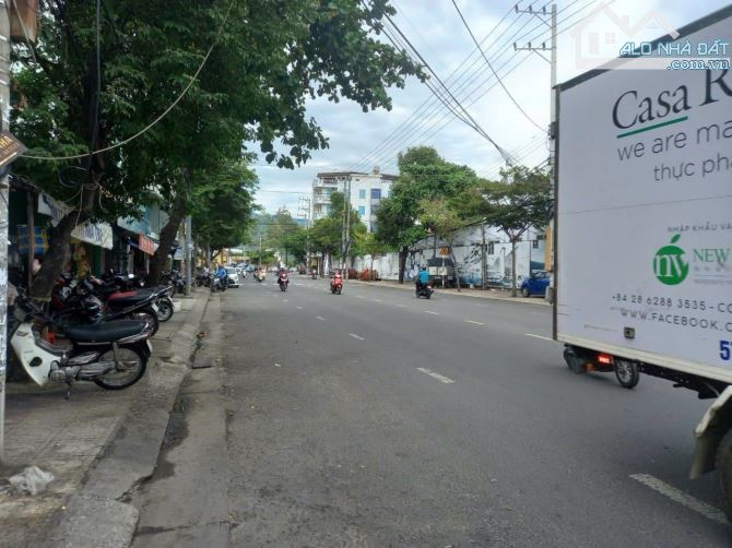 Bán đất tặng nhà C4 mặt tiền Tô Hiệu cách biển Nha Trang 150m gí tốt thị trường - 2