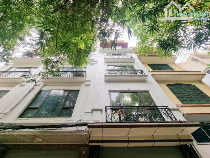 Bán tòa nhà 11 tầng - view hồ Trúc Bạch 28 phòng kinh doanh - MP Nguyễn Khắc Hiếu - 220m2 - 2