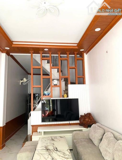 Cho thuê nhà ngay đầu phố Bắc Cầu, Long Biên 33m, 2 tầng, 2 PN, full NT, Ô TÔ, KD - 2