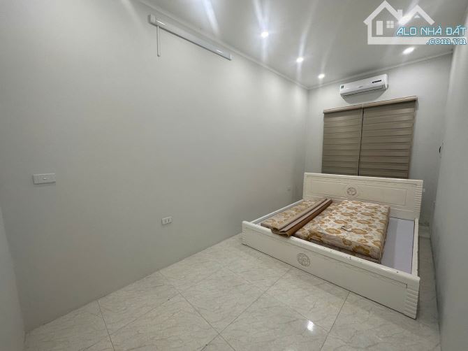 SIÊU HIẾM TRUNG PHỤNG - MẶT NGÕ THÔNG - THẲNG - GẦN PHỐ - DT29/32m 3tầng Giá 4.93 tỷ - 2
