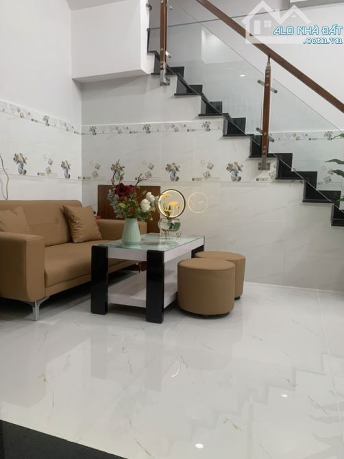 Bán Nhà 2 Tầng - 20.7m² - Hẻm Thông Nguyễn Hồng Đào - 3.75 Tỷ - Phường 14, Tân Bình** - 2