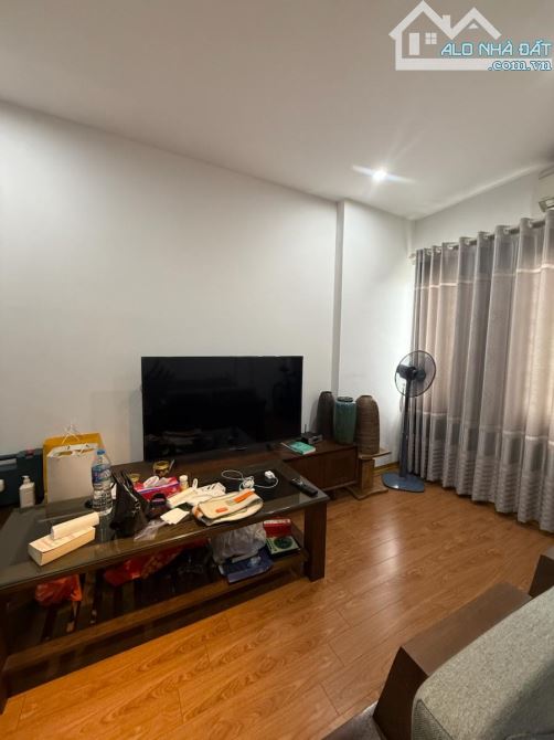 Bán nhà Ngọc Thuỵ - Gần phố - 30m2 x 5T - Quanh 6 tỷ - 2