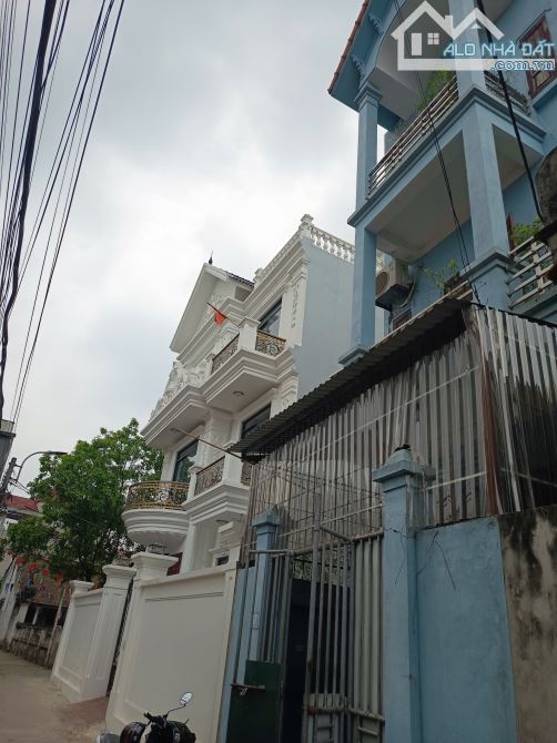 CẦN BÁN NHÀ CAO XÁ -Ô TÔ ĐỖ CỔNG -NGÕ THÔNG TỨ TUNG -BÃI ĐỖ XE GẦN -4.7 Tỷ - 2
