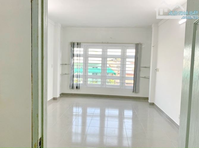 Cho thuê nhà mới 3 lầu hẻm xe hơi đường Hồ Thành Biên Phường 4 Quận 8 - 2
