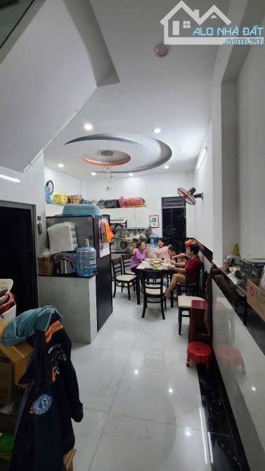 Hẻm rất gần mặt tiền Ô tô ngủ trong nhà. 50m2-  bình tân - 2