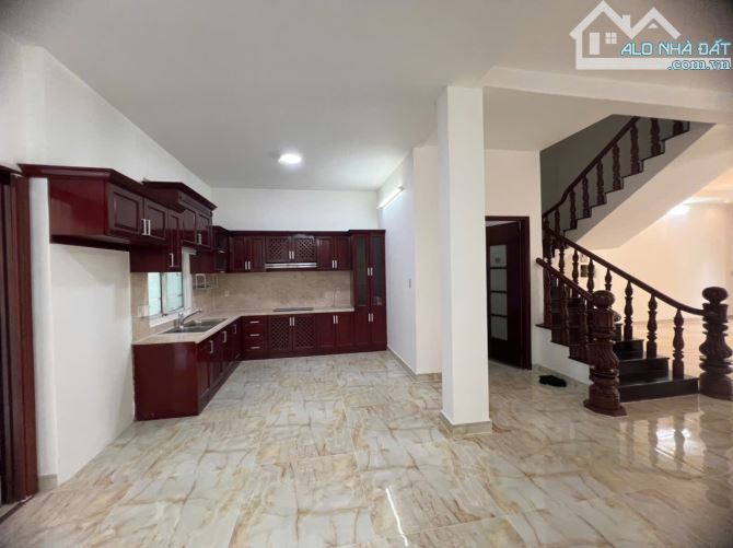 Cho thuê Biệt thự Mỹ Kim nội thất cơ bản ngay Hồ bán nguyệt, Quận 7 - 2