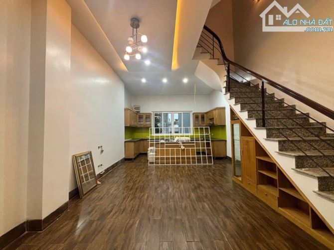 BÁN NHÀ PHỐ LẠC LONG QUÂN 48M2X5T GIÁ HƠN 9 TỶ - 2