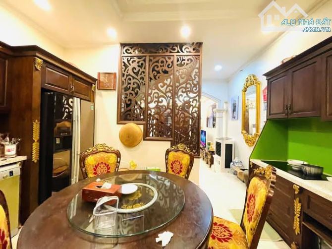 Bán nhà Kim Mã Thượng, Ba Đình, ngõ rộng, 2 ô tô tránh nhau, vài bước ra phố. Giá 16 tỷ - 2